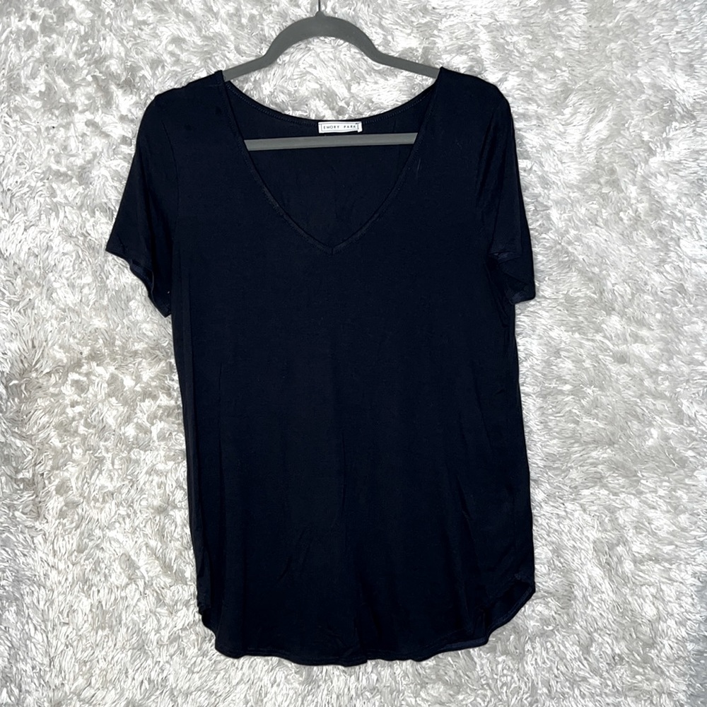 EMERY ROSE Curved Hem Tee